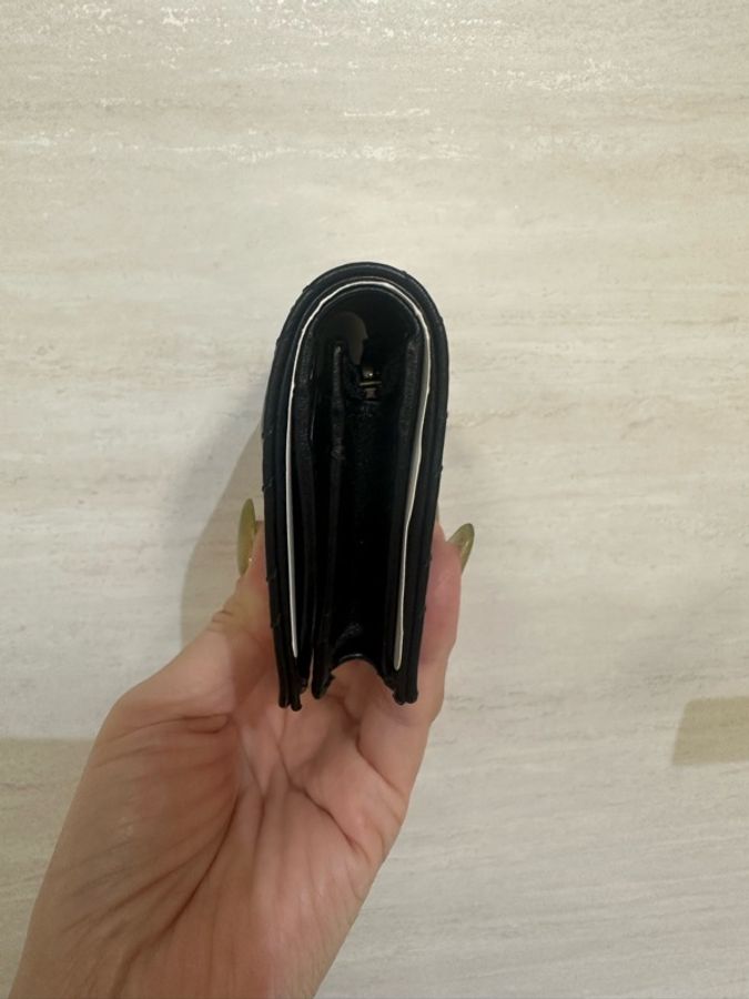 Gucci 黑牛皮山型紋金釦4卡對釦短夾-3