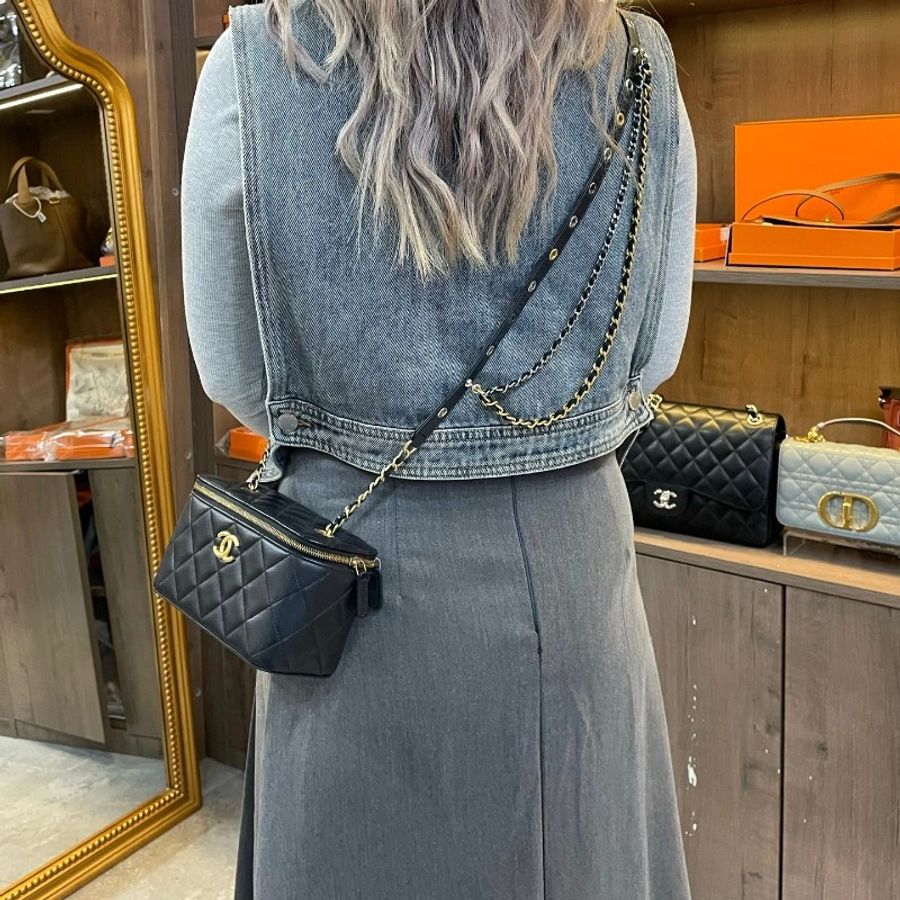 98新❤️22春夏Chanel/香奈兒金屬龐克風長盒子 鏈條化妝包-0