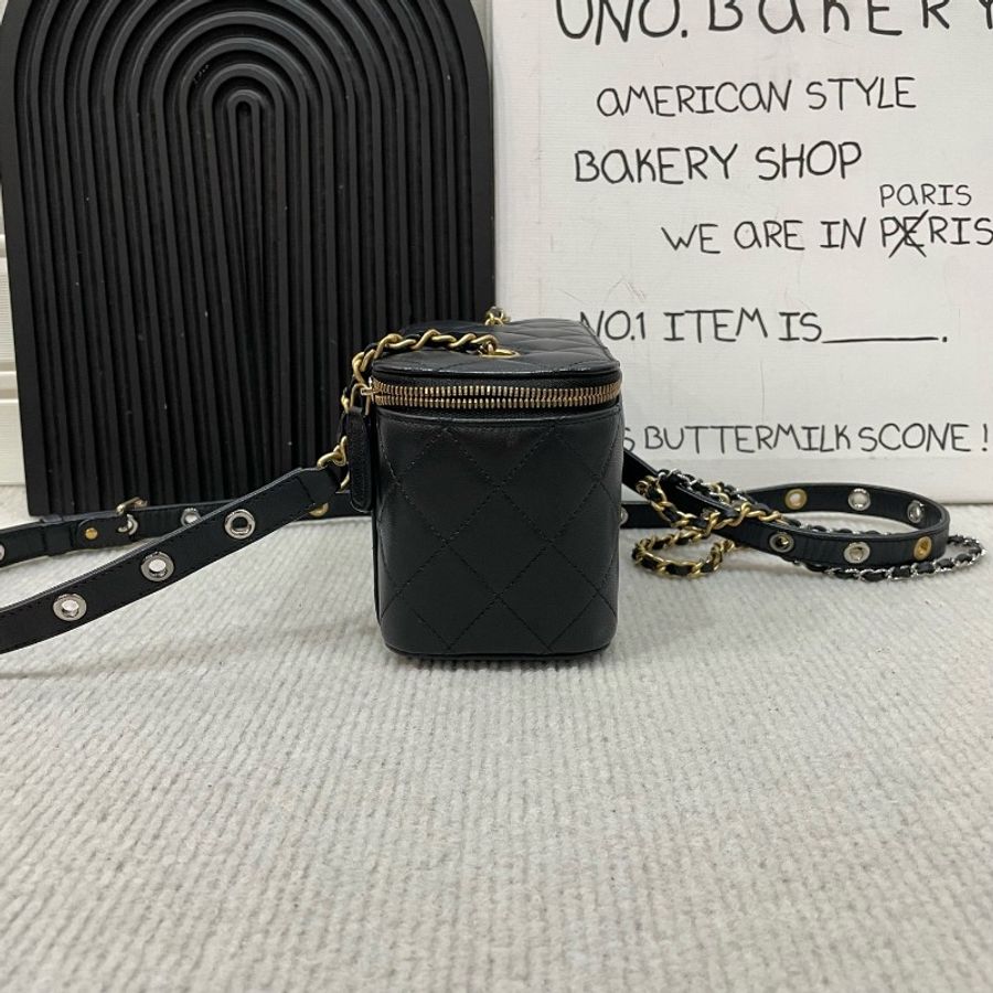 98新❤️22春夏Chanel/香奈兒金屬龐克風長盒子 鏈條化妝包-4