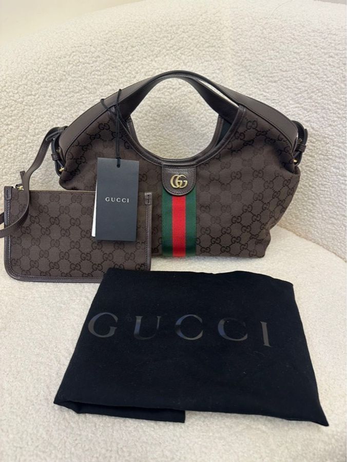 古馳 GUCCI Giglio 琴頂把手單肩手提包(小號)
深棕色帆布拼接條紋,金色五金件
2026年6月購入,閒置成色-0