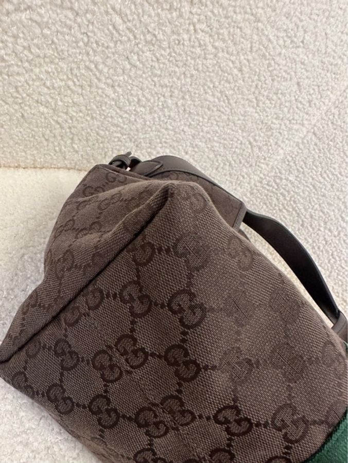古馳 GUCCI Giglio 琴頂把手單肩手提包(小號)
深棕色帆布拼接條紋,金色五金件
2026年6月購入,閒置成色-10