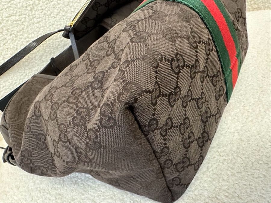 古馳 GUCCI Giglio 琴頂把手單肩手提包(小號)
深棕色帆布拼接條紋,金色五金件
2026年6月購入,閒置成色-11