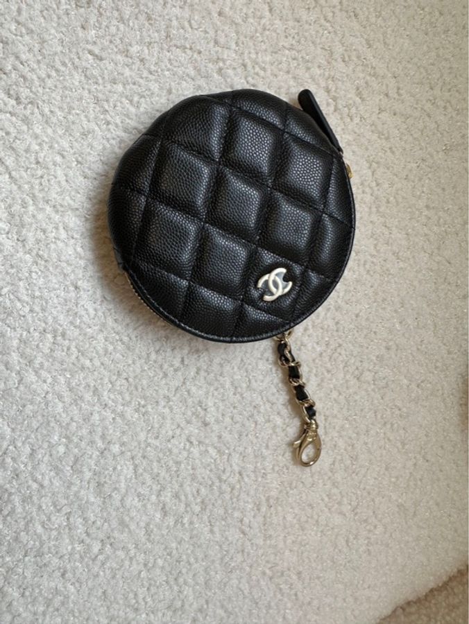 閒置香奈兒 CHANEL 魚子醬皮圓餅小掛包
直徑約 11 cm,30開設計
帶原盒及防塵袋-7