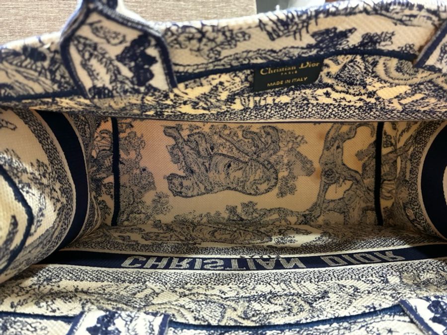 二手商品🇹🇼迪奧Dior book tote中型托特包 藍色 法式印花圖騰刺繡 媽媽包-13