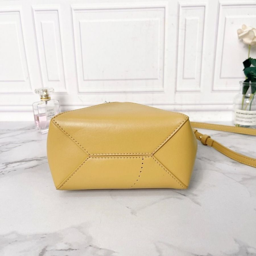 LOEWE 情人節限定薑黃色 小刺蝟別針幾何tote迷你托特包 16×20cm 9新 配件塵袋-5