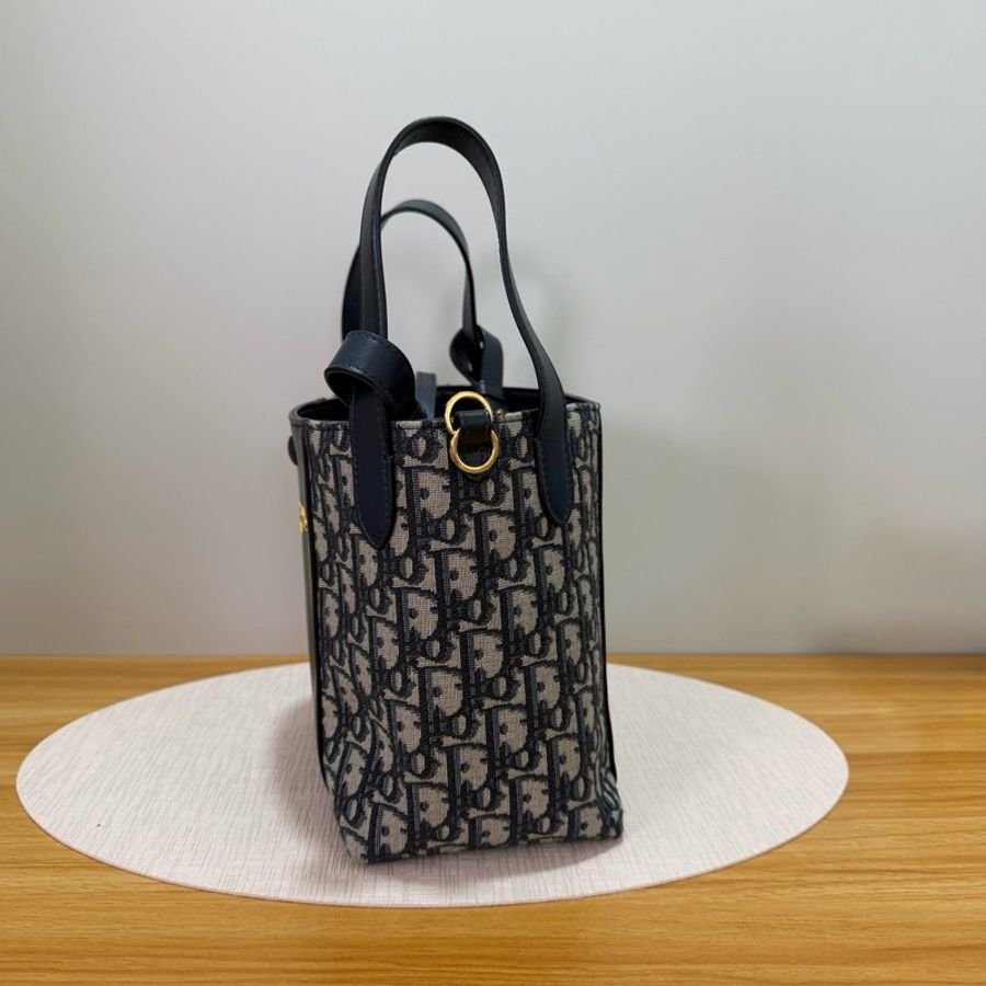 💙 迪奧Dior 小號 Signature bucket 藍色 Oblique 印花水桶包手提包單肩包斜挎包 金扣-1