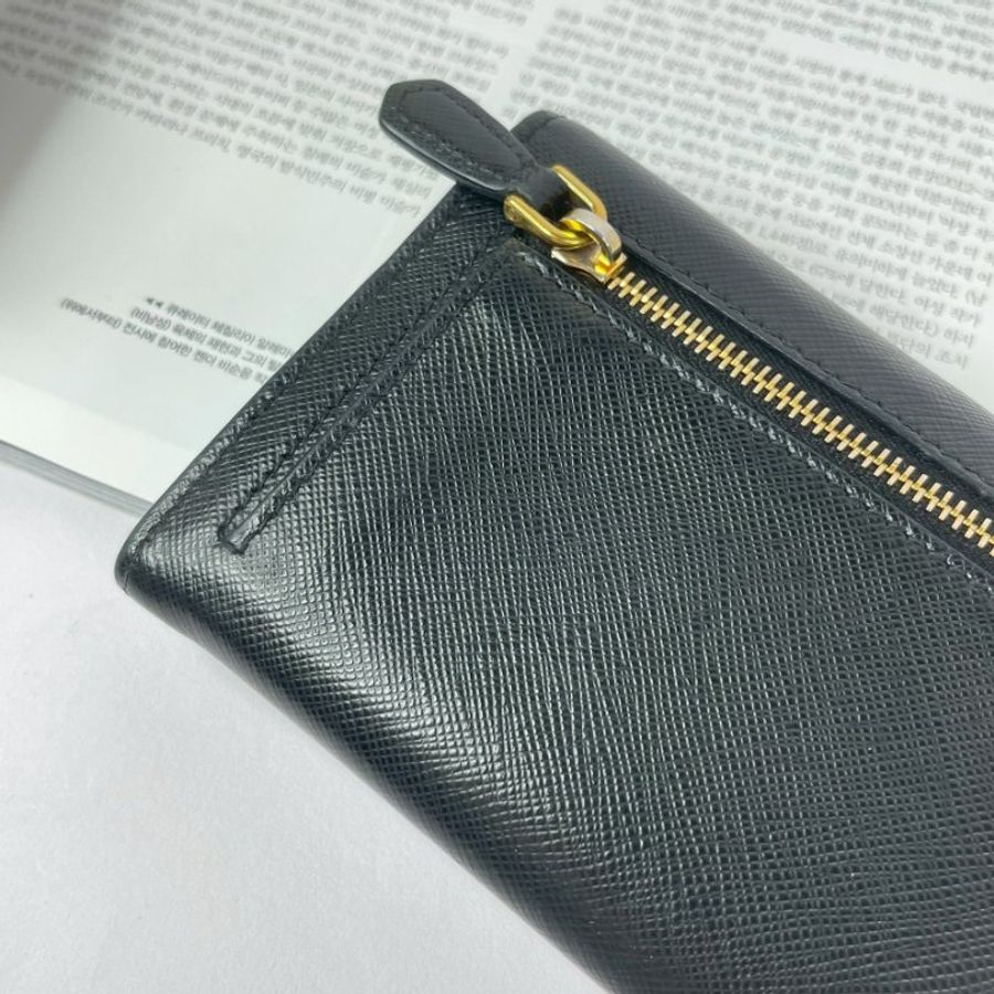 PRADA 浮雕LOGO 防刮信封長夾 黑色-8