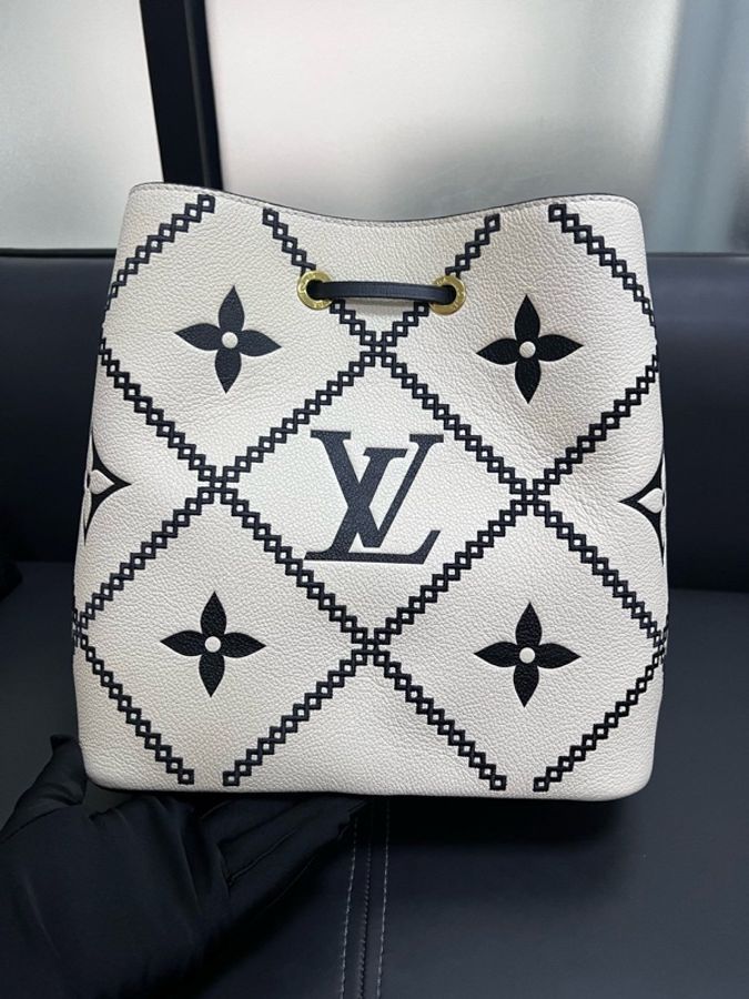 Lv neonoe bucket 限量款-2