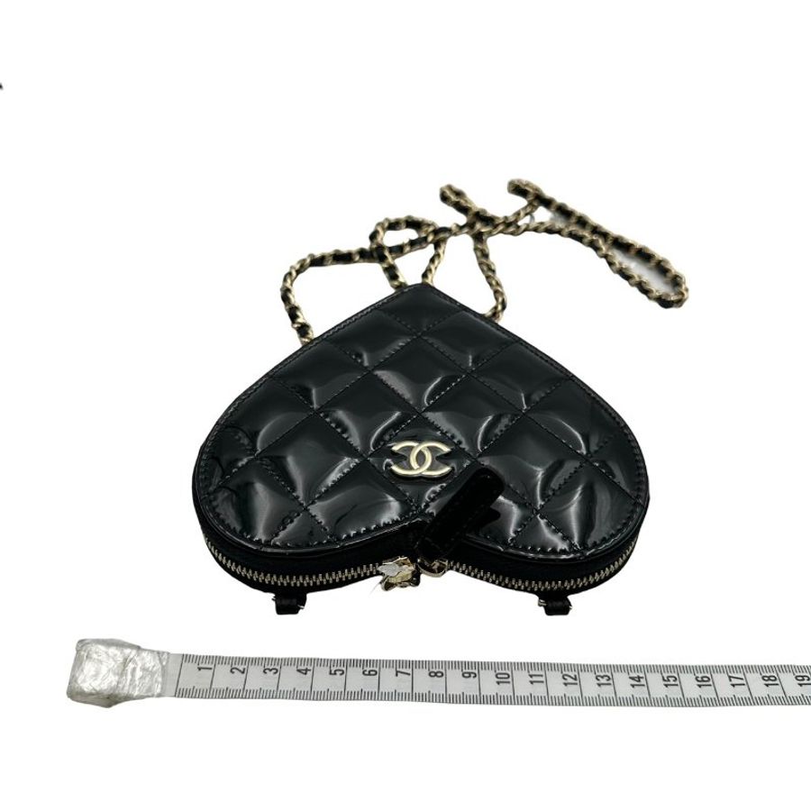 【美收精品】CHANEL 黑色愛心漆皮肩背包 C-642【隔月月中將轉賣至日本 上架期限30天】-9
