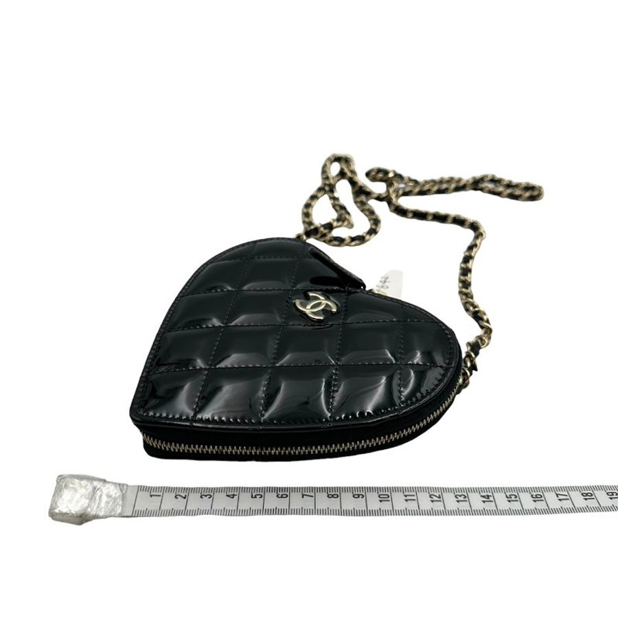 【美收精品】CHANEL 黑色愛心漆皮肩背包 C-642【隔月月中將轉賣至日本 上架期限30天】-10