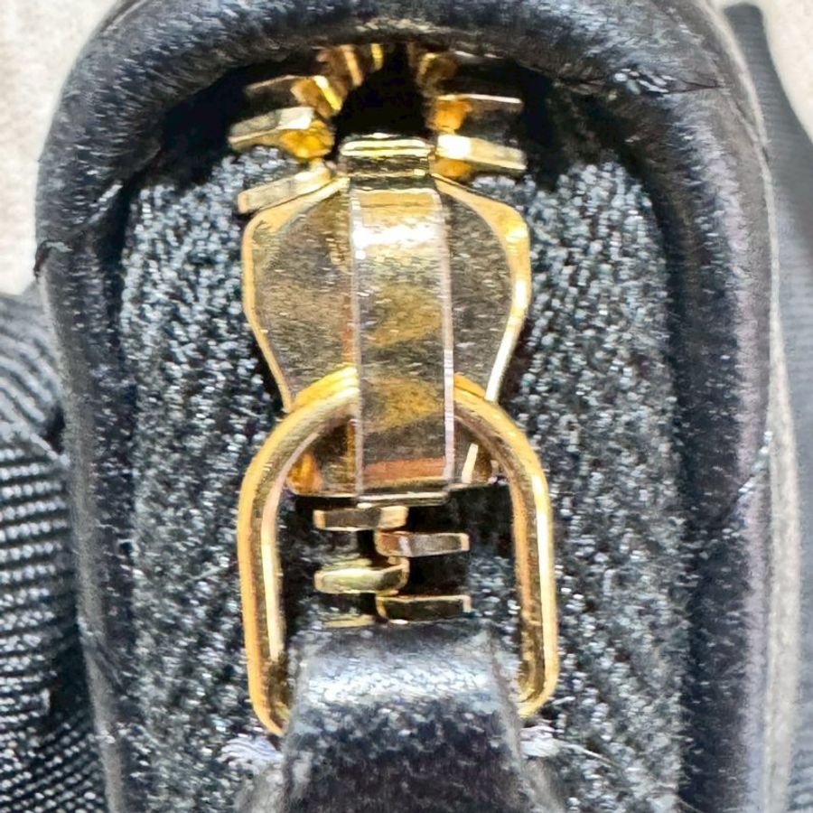 CHANEL 經典黑金羊皮拉鍊零錢包-28