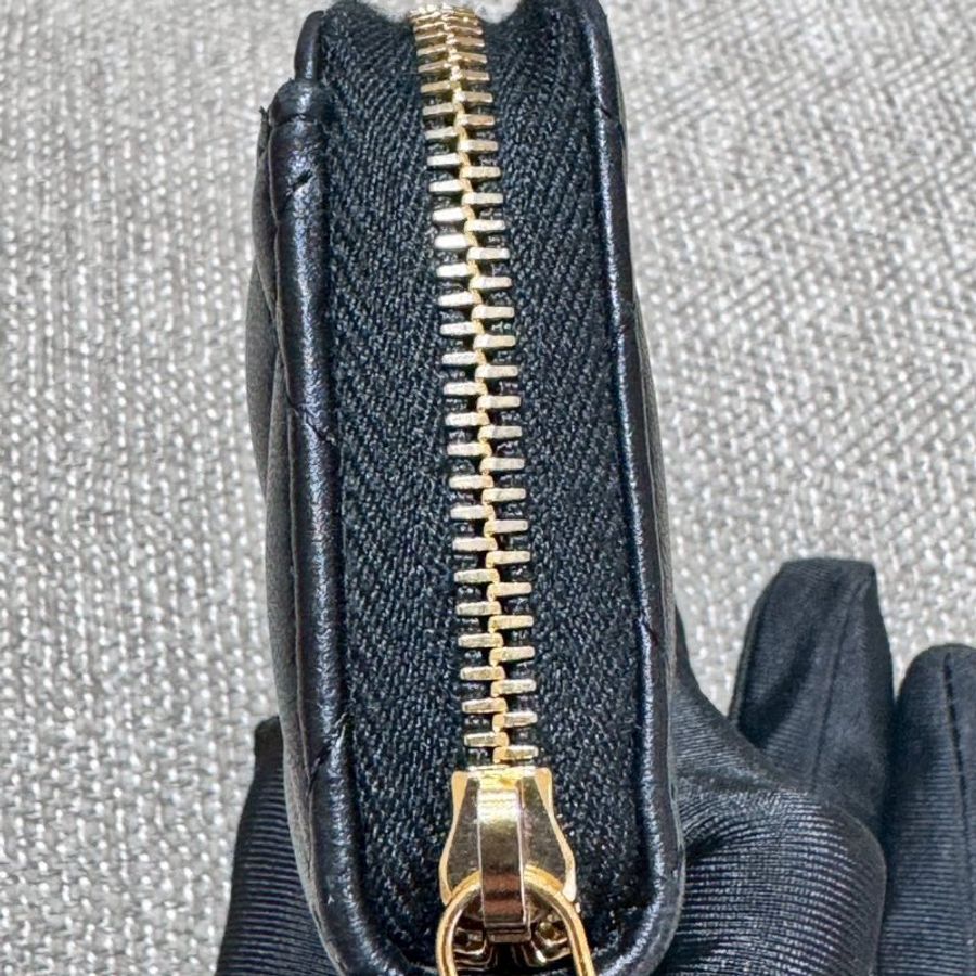 CHANEL 經典黑金羊皮拉鍊零錢包-30