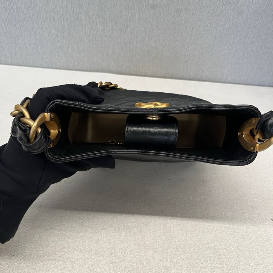 Chanel香奈兒小號黑金Hobo粗鏈腋下包單肩包 芯片款 黑金配色百搭不挑人-7