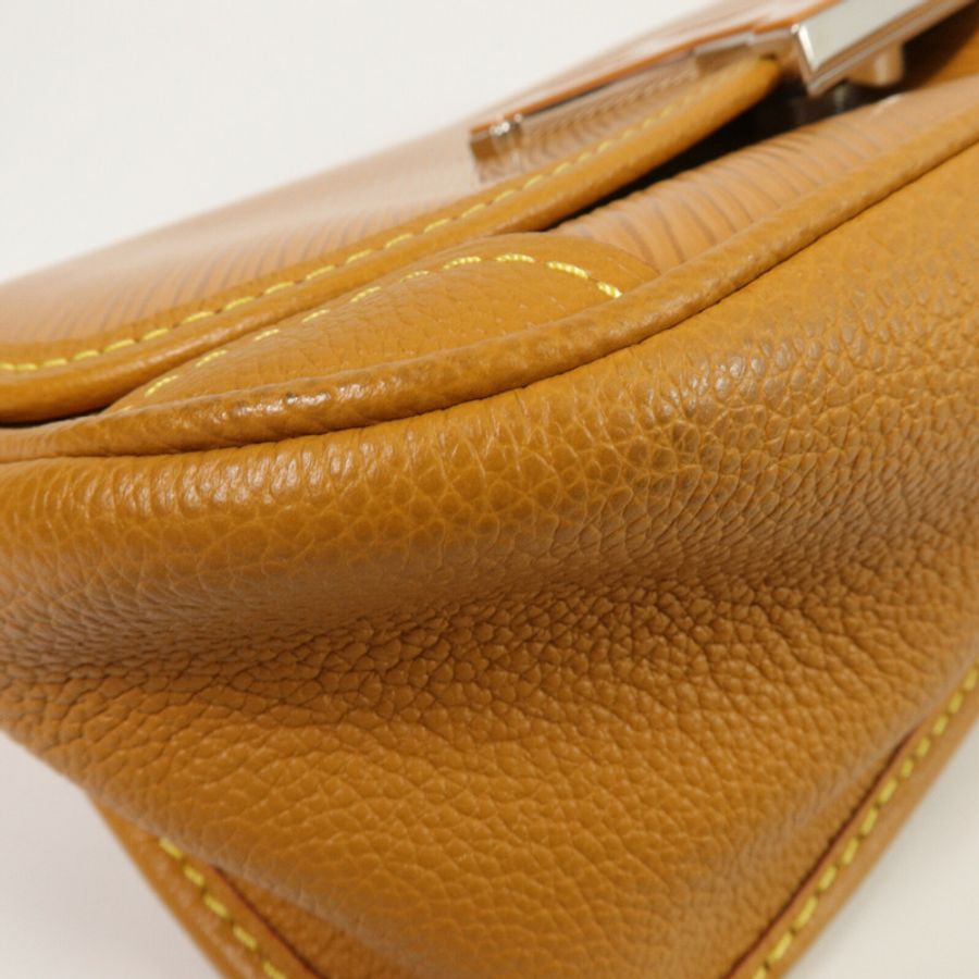 LOUIS VUITTON Epi Buci肩背袋-11