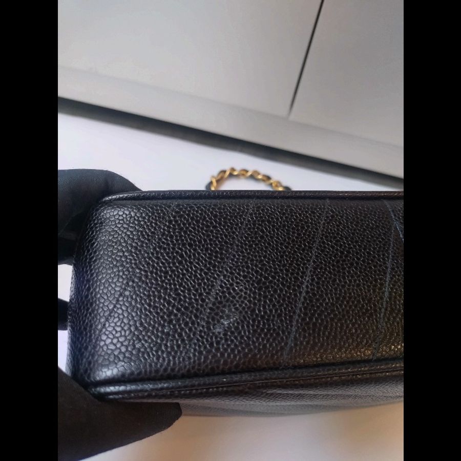 Chanel 金鍊古董黑荔枝皮V格斜背口蓋包-8
