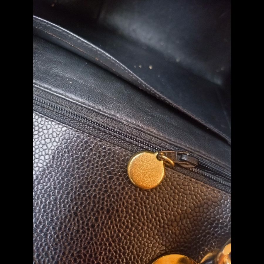 Chanel 金鍊古董黑荔枝皮V格斜背口蓋包-20