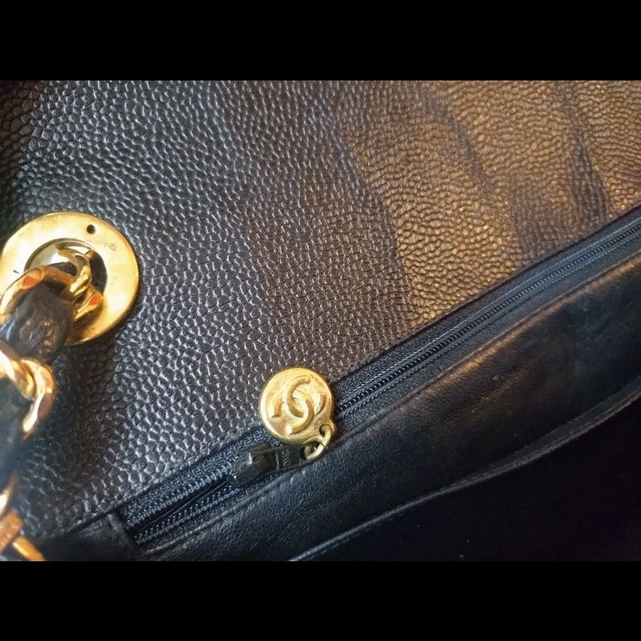 Chanel 金鍊古董黑荔枝皮V格斜背口蓋包-21