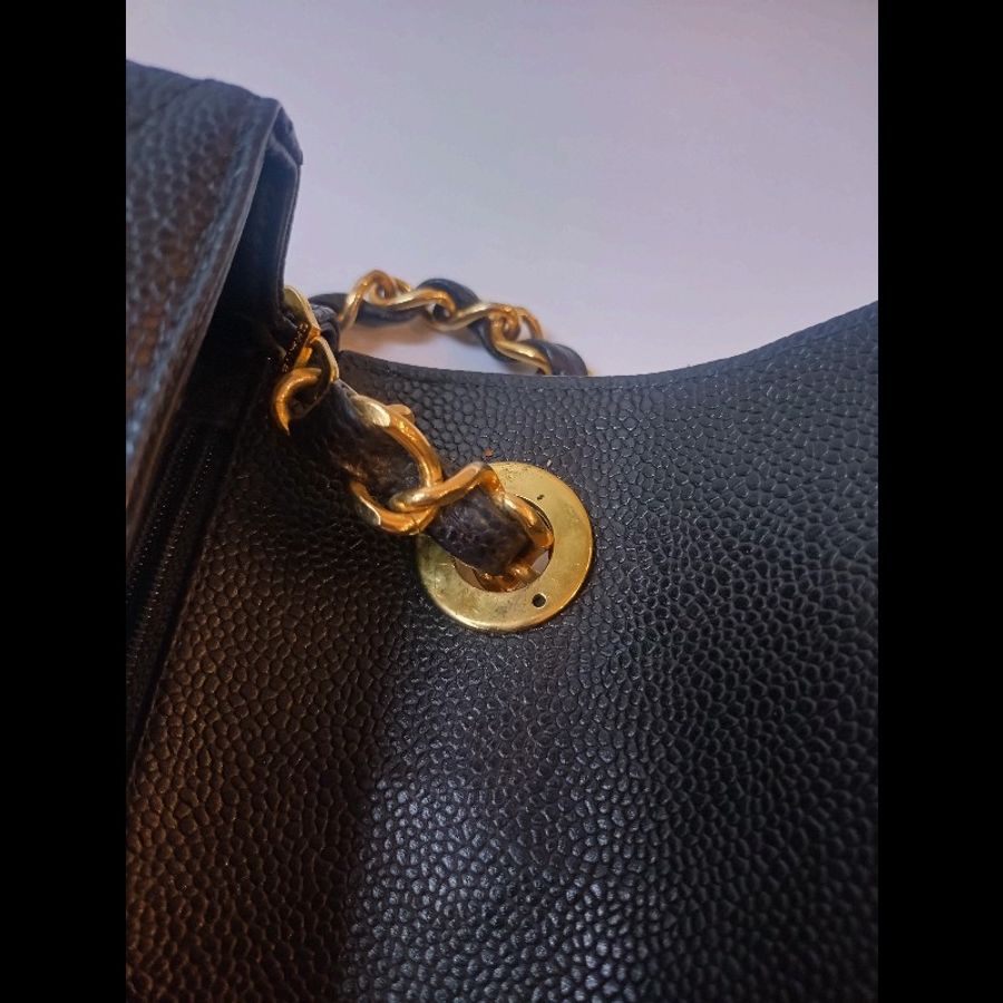 Chanel 金鍊古董黑荔枝皮V格斜背口蓋包-29