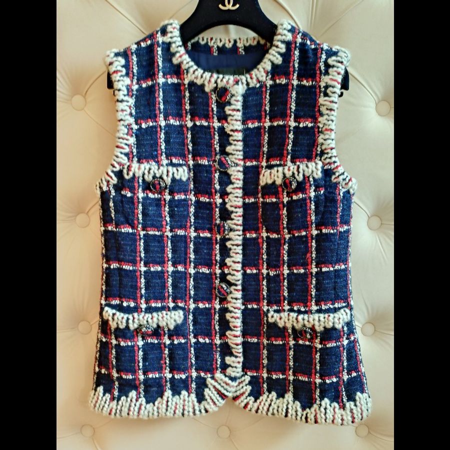 Chanel top-0