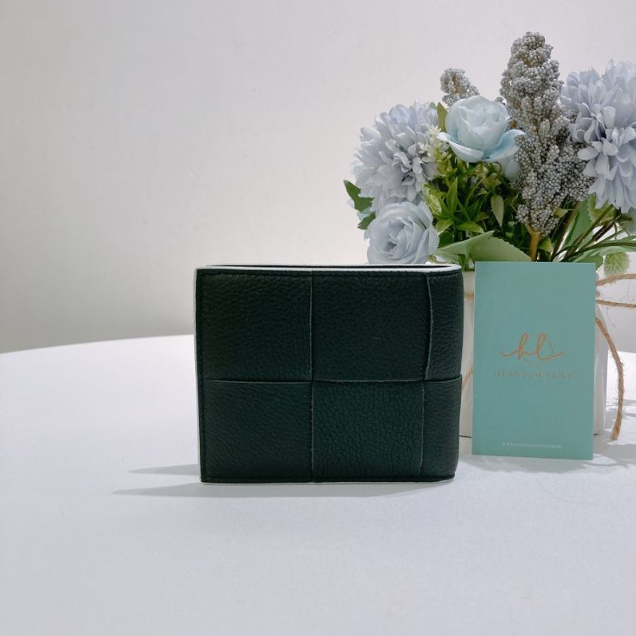 TW4898 Bottega Veneta 寶緹嘉經典大格仔兩摺銀包 Cassette Bi-Fold Wallet Calfskin Dark Green x White-1