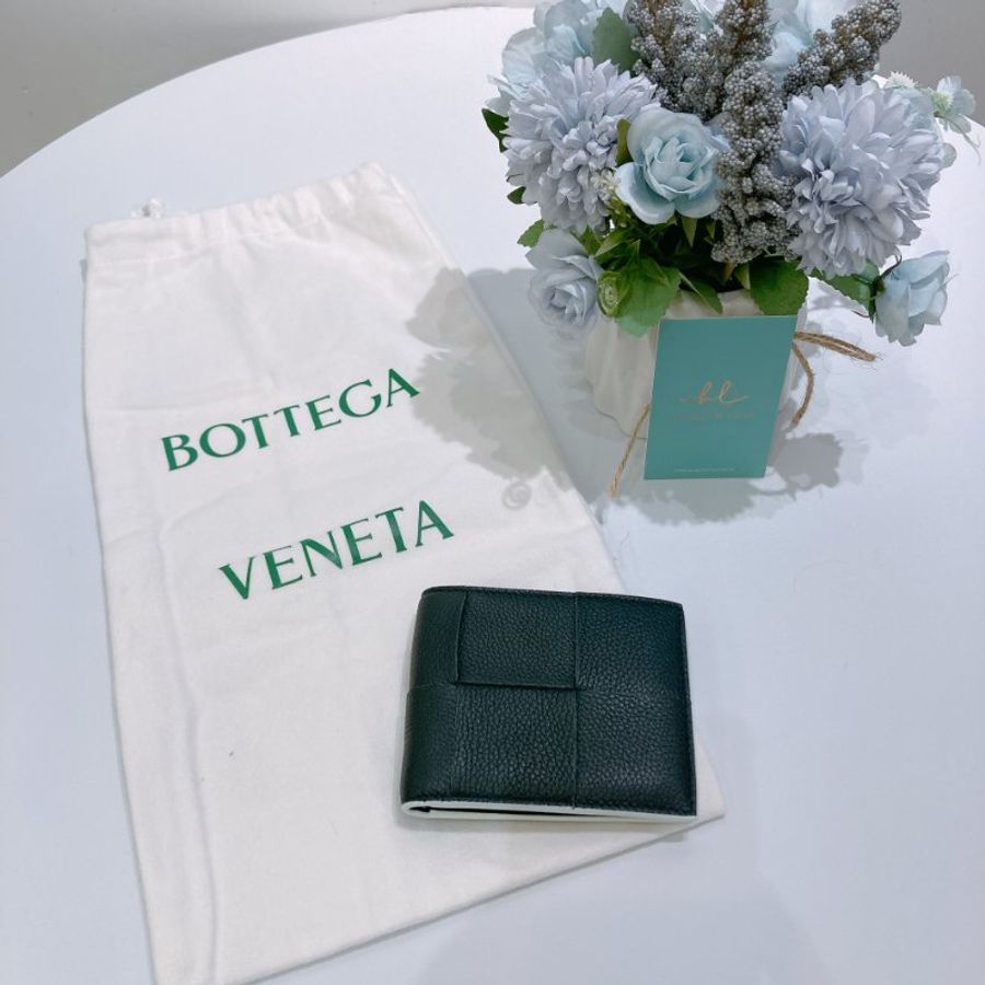 TW4898 Bottega Veneta 寶緹嘉經典大格仔兩摺銀包 Cassette Bi-Fold Wallet Calfskin Dark Green x White-10