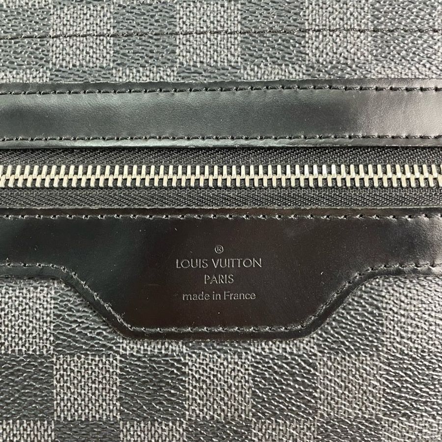 Louis Vuitton District黑色棋盤格翻蓋郵差包-8