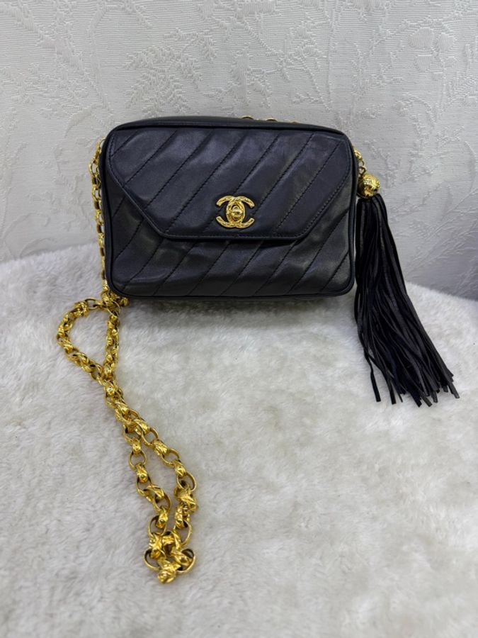 這是一個chanel vintage camera bag-0
