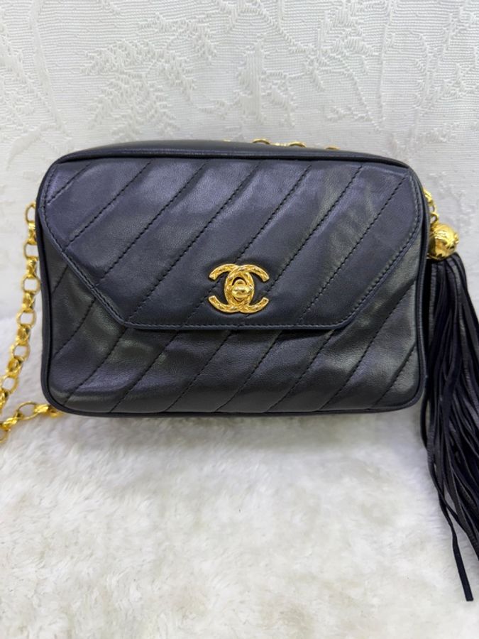 這是一個chanel vintage camera bag-3