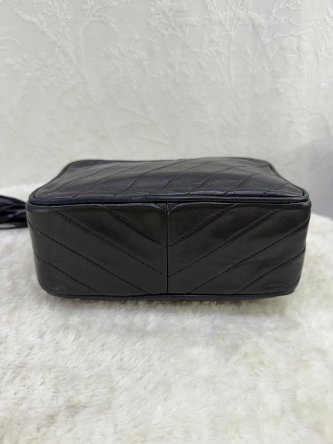 這是一個chanel vintage camera bag-5