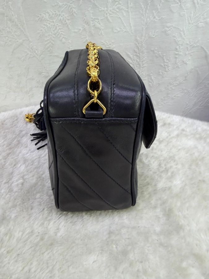 這是一個chanel vintage camera bag-6