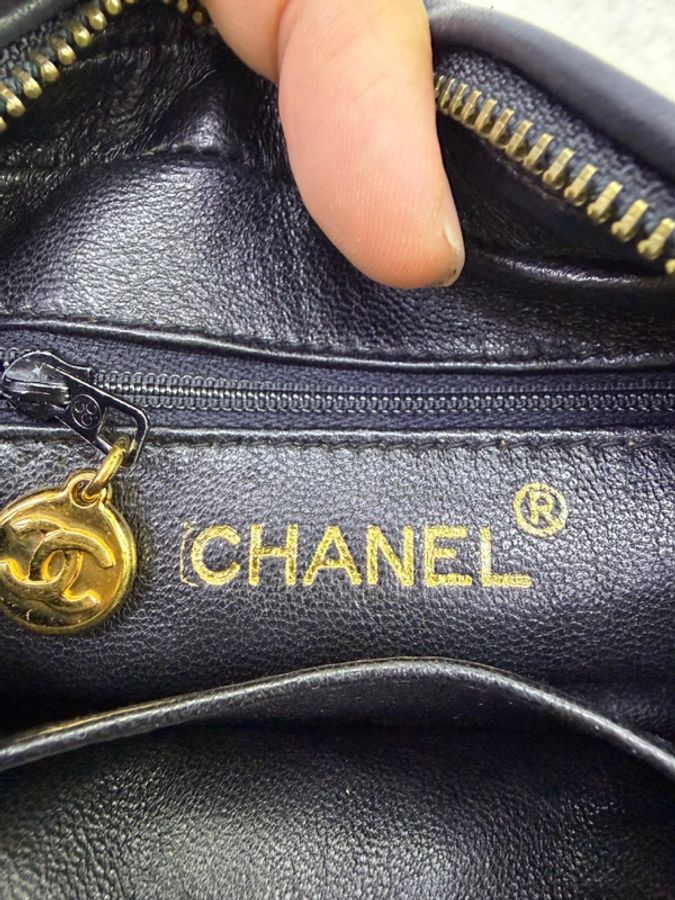 這是一個chanel vintage camera bag-10