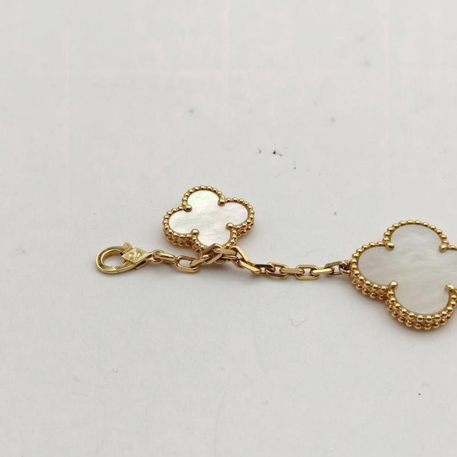 VAN CLEEF&ARPELS 18K黃金白貝母不規則五花手鏈-3