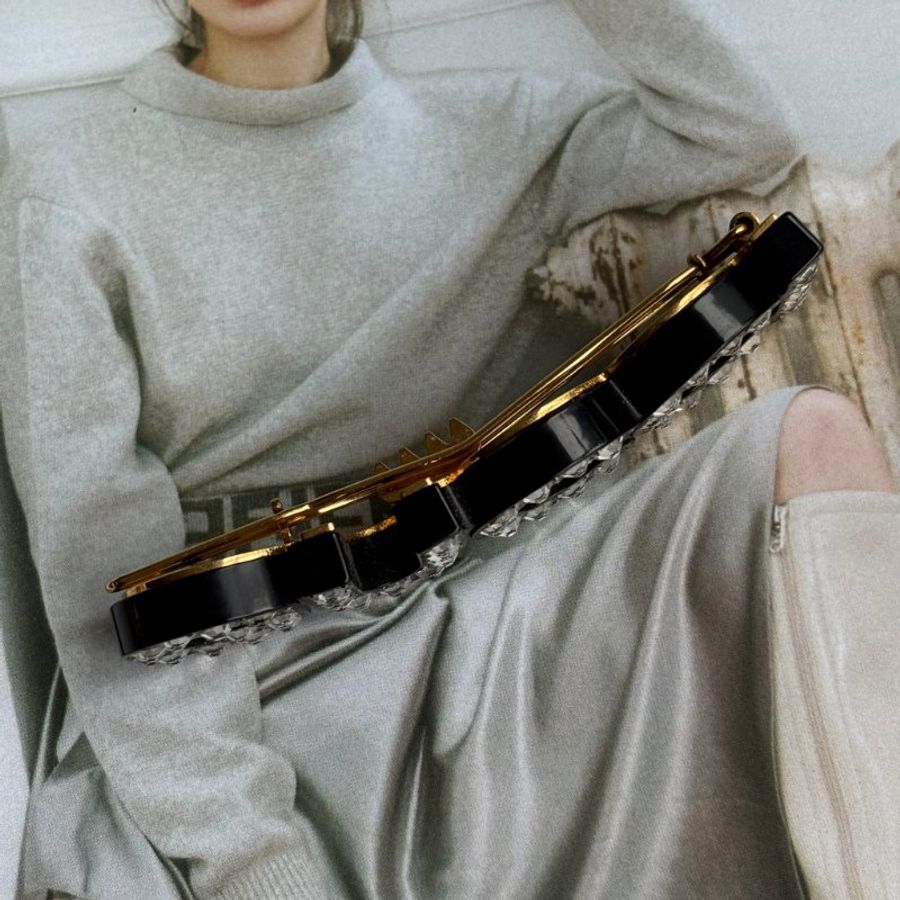 ::GUCCI:: Crystal Gucci Hair Slide In Gold Metal With Black Resin And Crystals 滿版水鑽黑邊髮夾 髮飾-4
