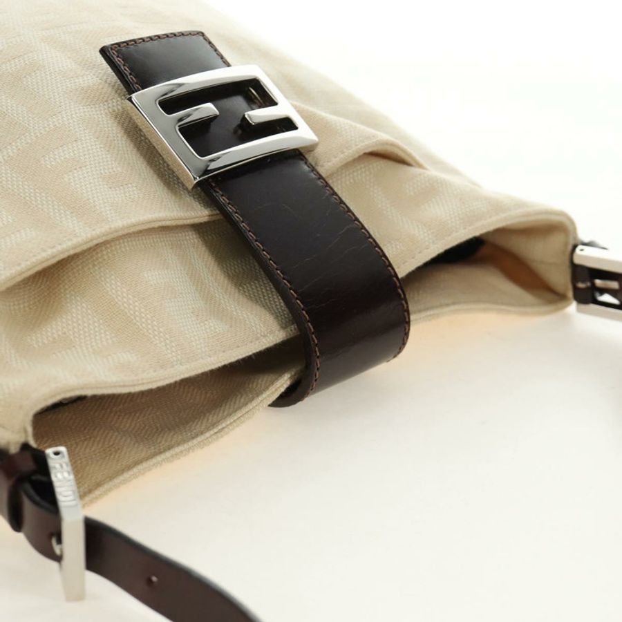 【日本直送】FENDI Zucca帆布Mamma Baguette單肩包 象牙銀色 正品 185596V-13