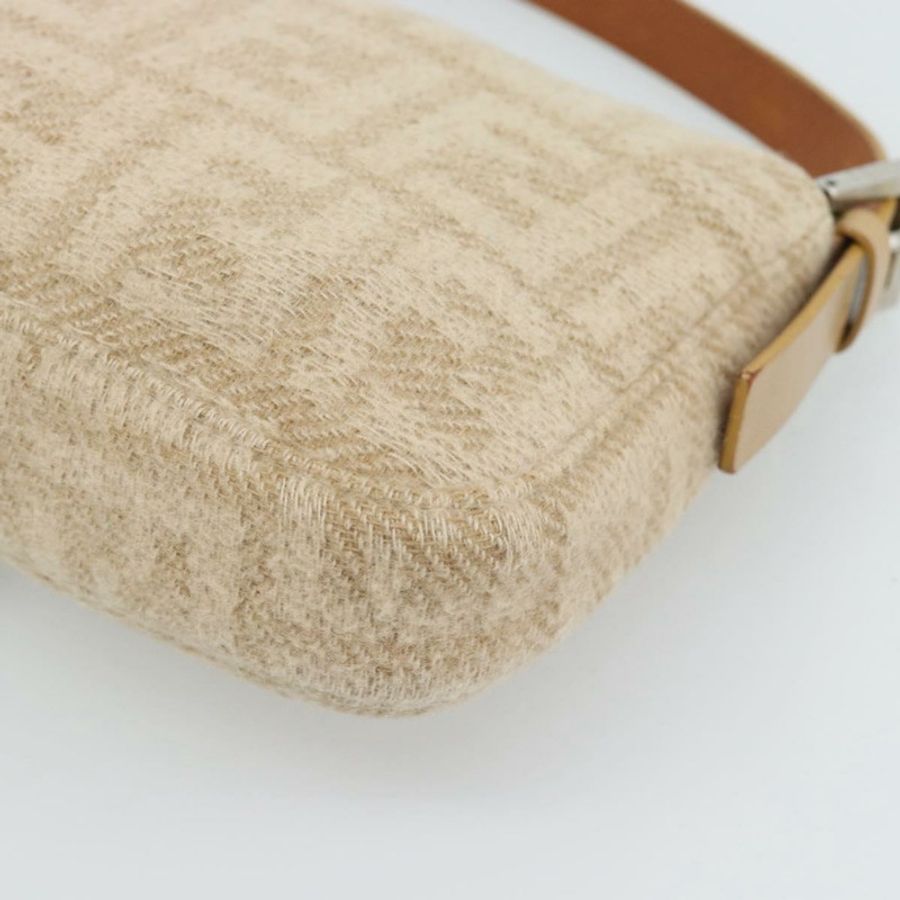 【日本直送】FENDI Zucca帆布Mamma Baguette單肩包,毛氈材質,米色/銀色,正品編號186896SAM-15