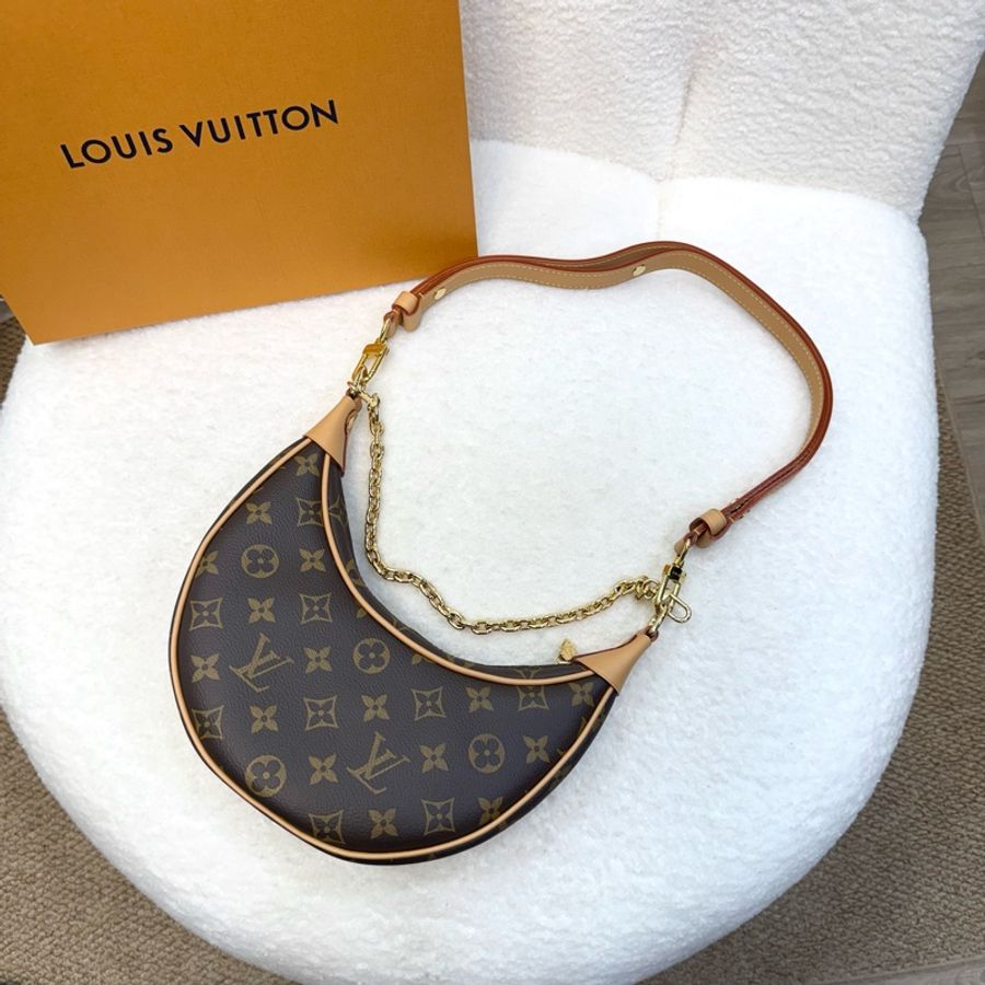 Lv 原花金釦Loop彎月腋下包-1
