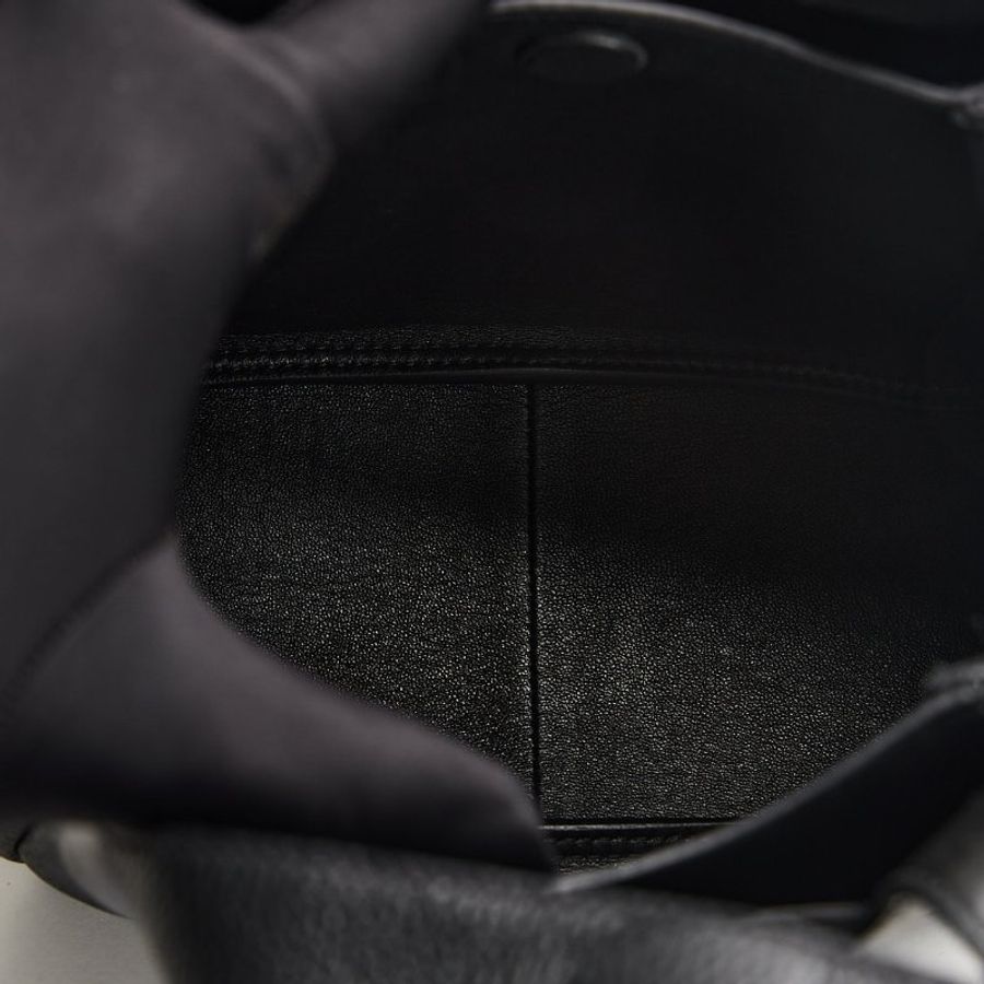 二手Prada Mini 菜籃子/黑銀-15