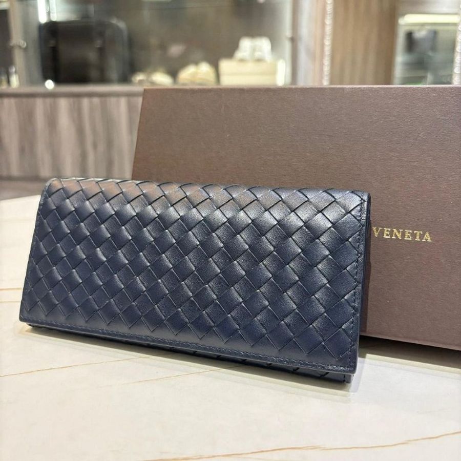 BOTTEGA VENETA 羊皮對折長夾(深藍)-0