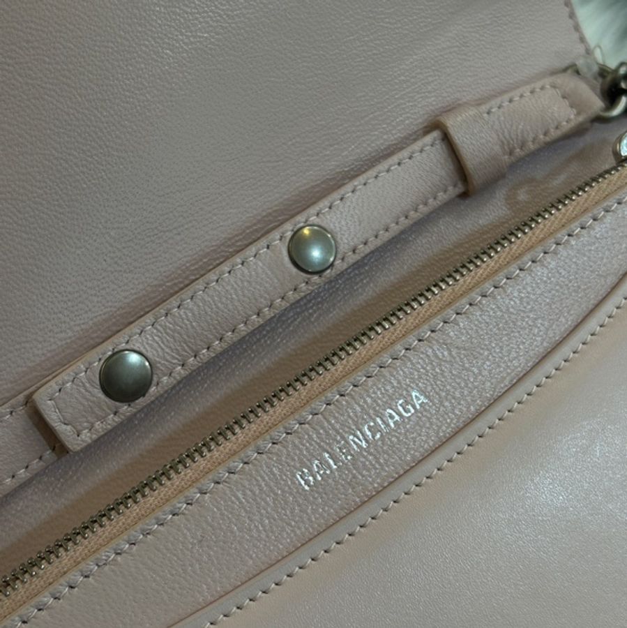 Balenciaga wallet on chain 櫻花粉色鏈條包-11