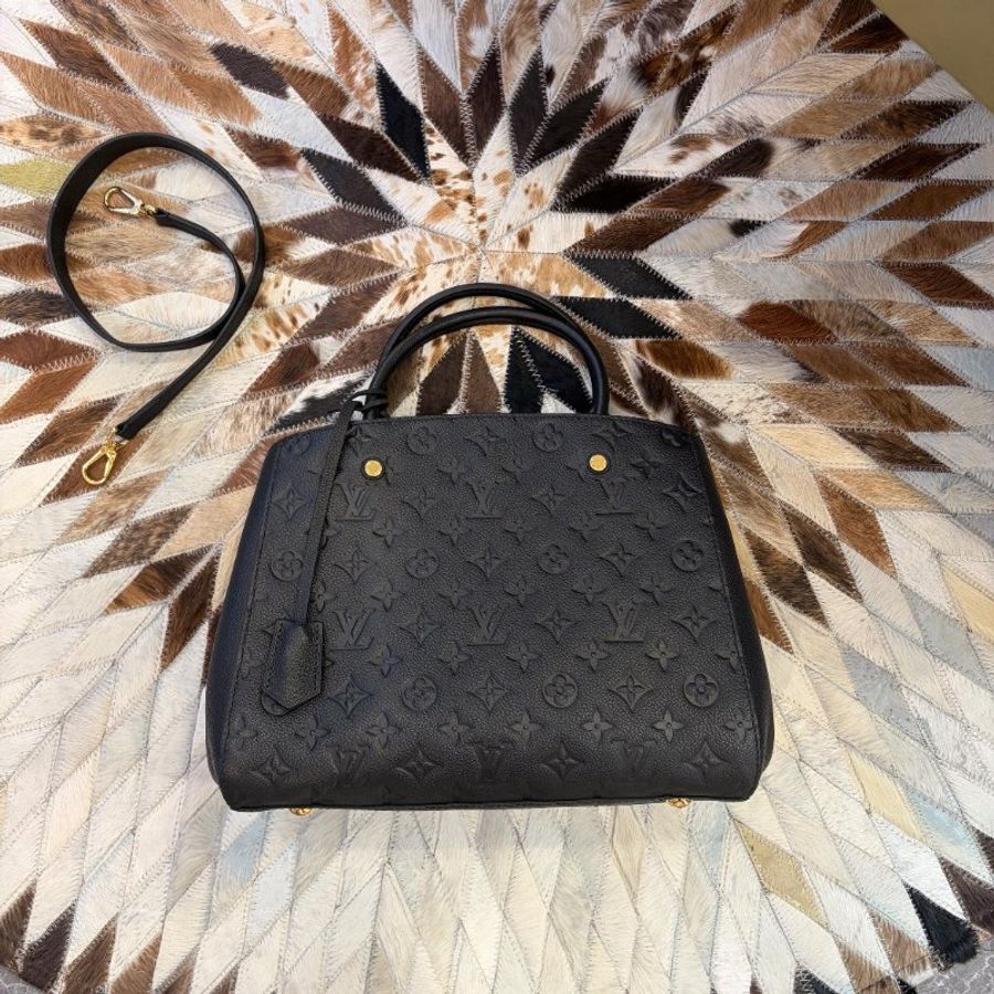 LV 牛皮壓紋兩用蒙田包 黑色-0