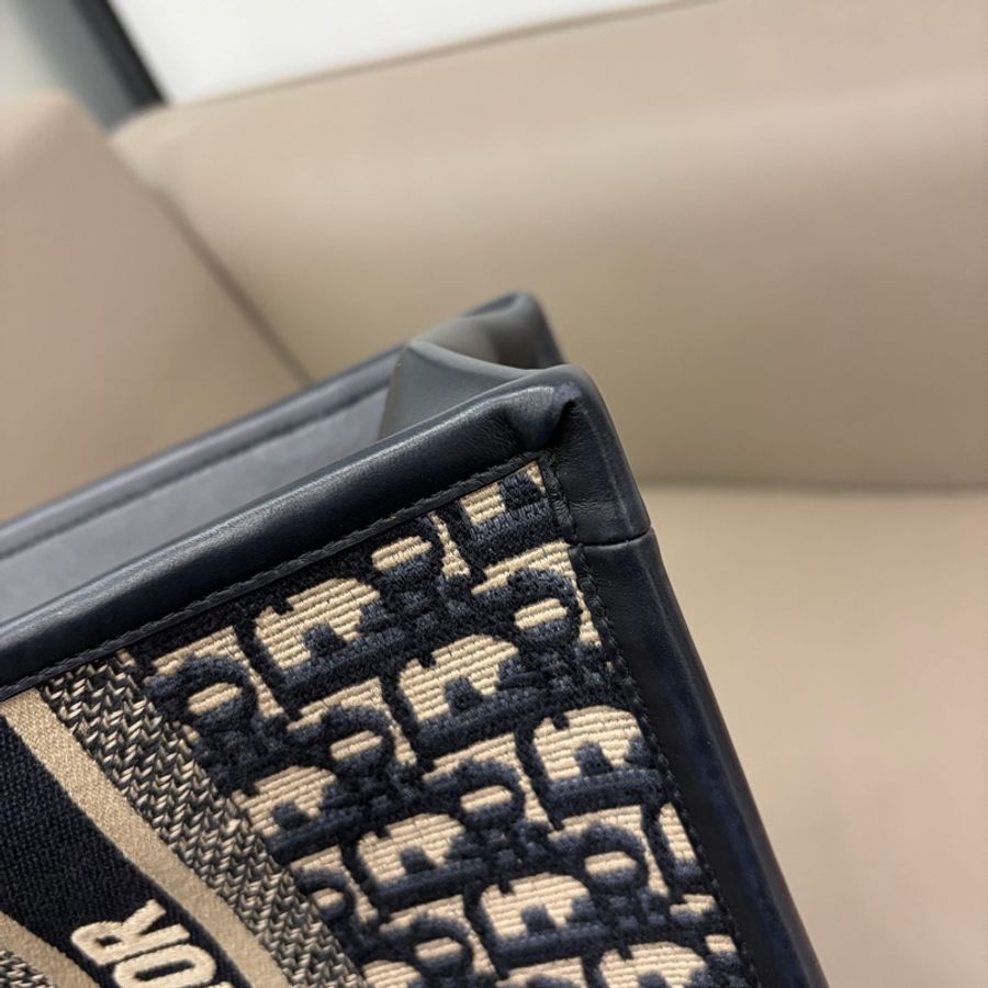 迪奧Dior Book Tote 款托特 滿印 小號 23年編碼。-5
