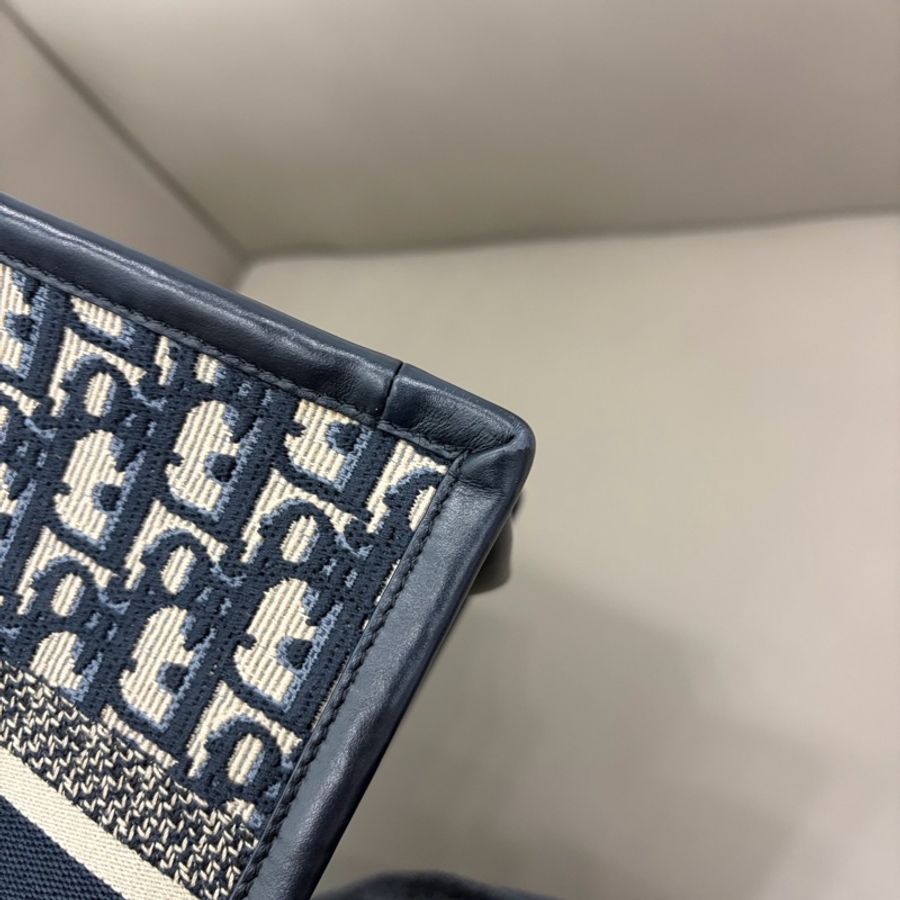 迪奧Dior Book Tote 款托特 滿印 小號 23年編碼。-6