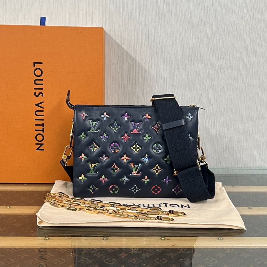 LV 村上隆聯名款 Coussin塗鴉Logo肩背斜背包 芯片款 26*20*6 98新配件盒子塵袋-2