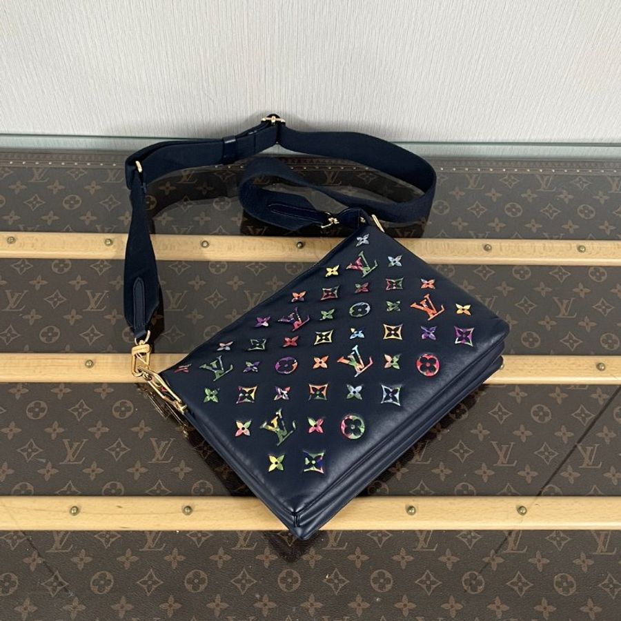 LV 村上隆聯名款 Coussin塗鴉Logo肩背斜背包 芯片款 26*20*6 98新配件盒子塵袋-4