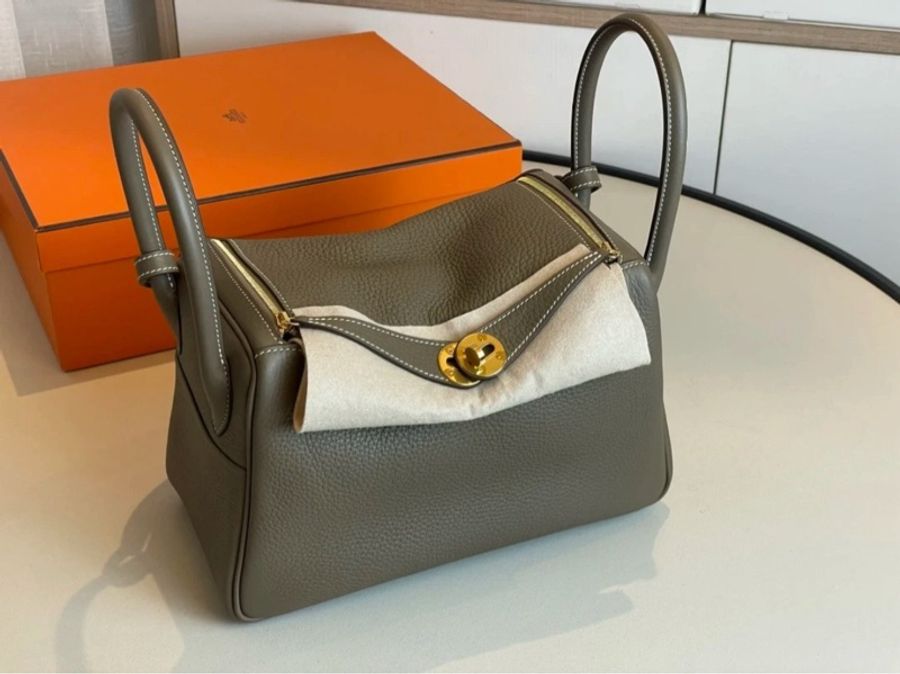 必秒🈹99新 閑置品愛馬仕 Hermes lindy 26 大象灰 金扣-0
