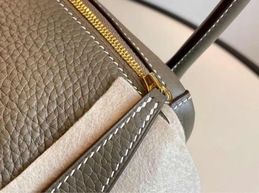 必秒🈹99新 閑置品愛馬仕 Hermes lindy 26 大象灰 金扣-5
