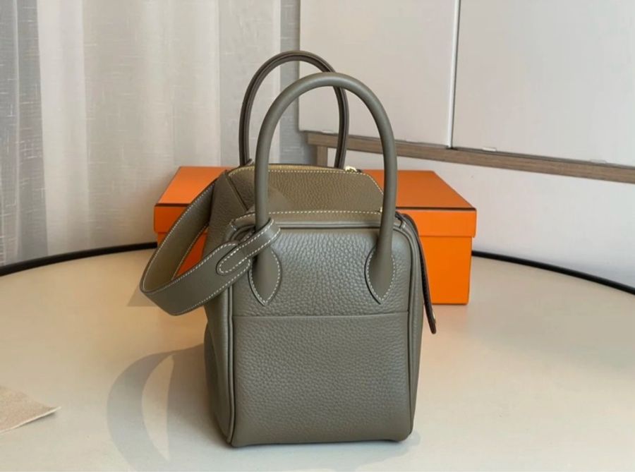 必秒🈹99新 閑置品愛馬仕 Hermes lindy 26 大象灰 金扣-9