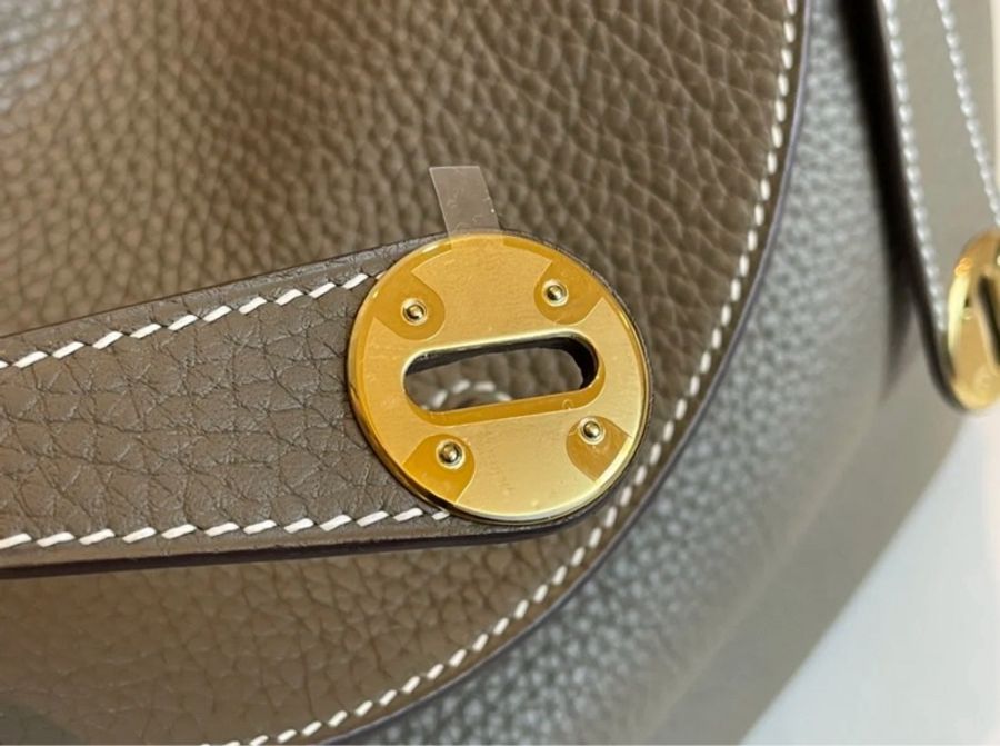 必秒🈹99新 閑置品愛馬仕 Hermes lindy 26 大象灰 金扣-11