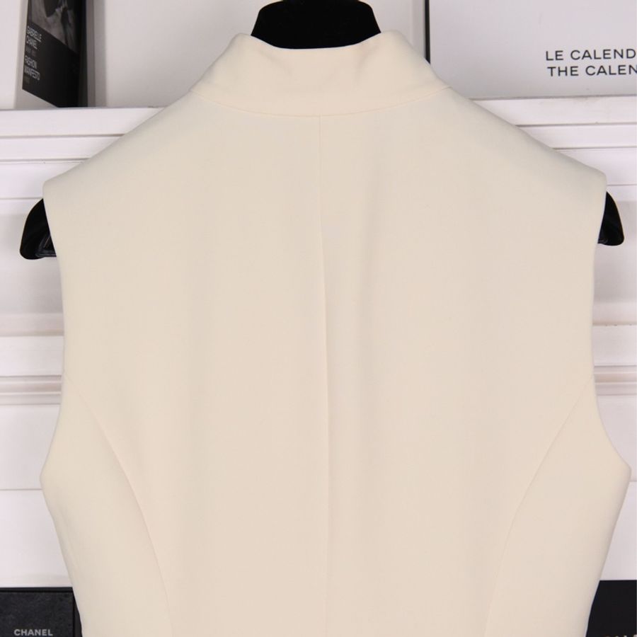 Dior 17年秀款白色羊毛斜扣马甲连衣裙-12