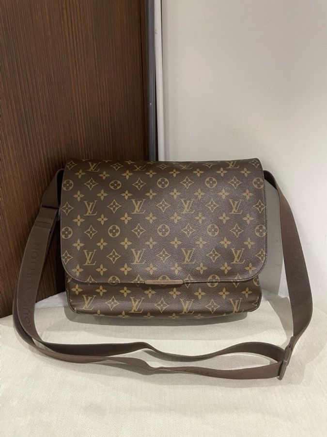 Louis Vuitton 路易威登 Saumur 棕色時尚老花印花可調節肩帶翻蓋開合 帆布拼皮 郵差包單肩斜挎包-0